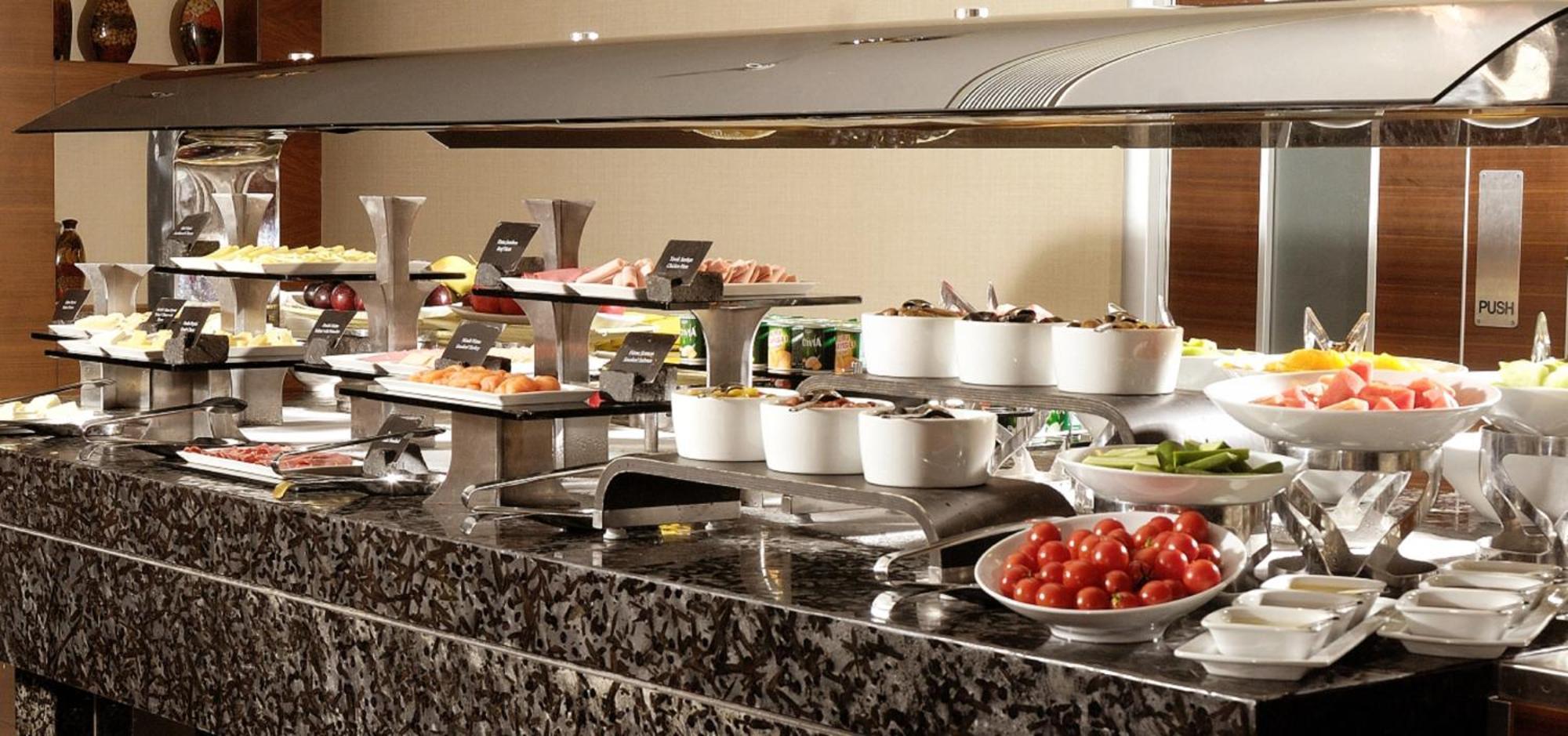 Sheraton Istanbul Atakoy Hotel Istambul Exterior foto A buffet