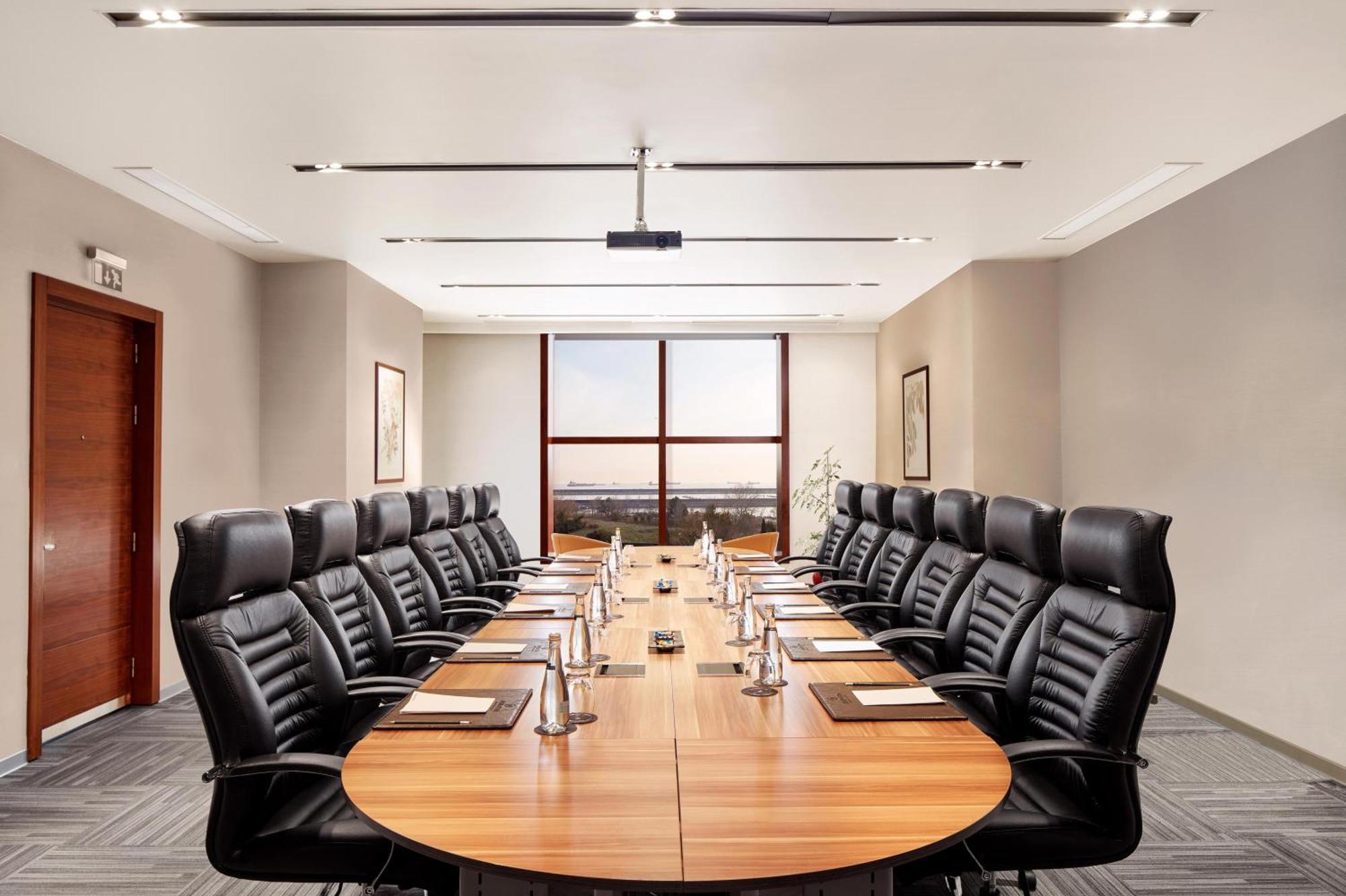 Sheraton Istanbul Atakoy Hotel Istambul Exterior foto Boardroom at the InterContinental Hotel, London, Park Lane