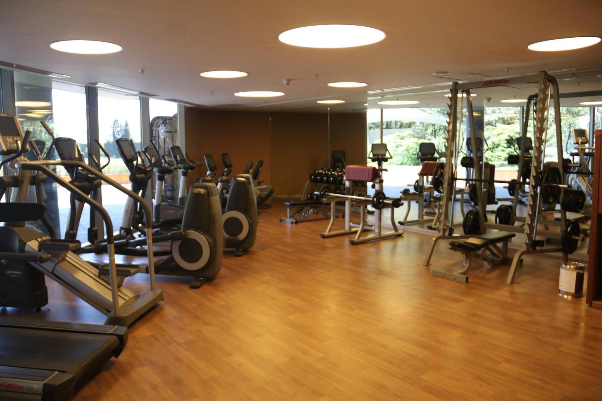 Sheraton Istanbul Atakoy Hotel Istambul Exterior foto The gym at the hotel
