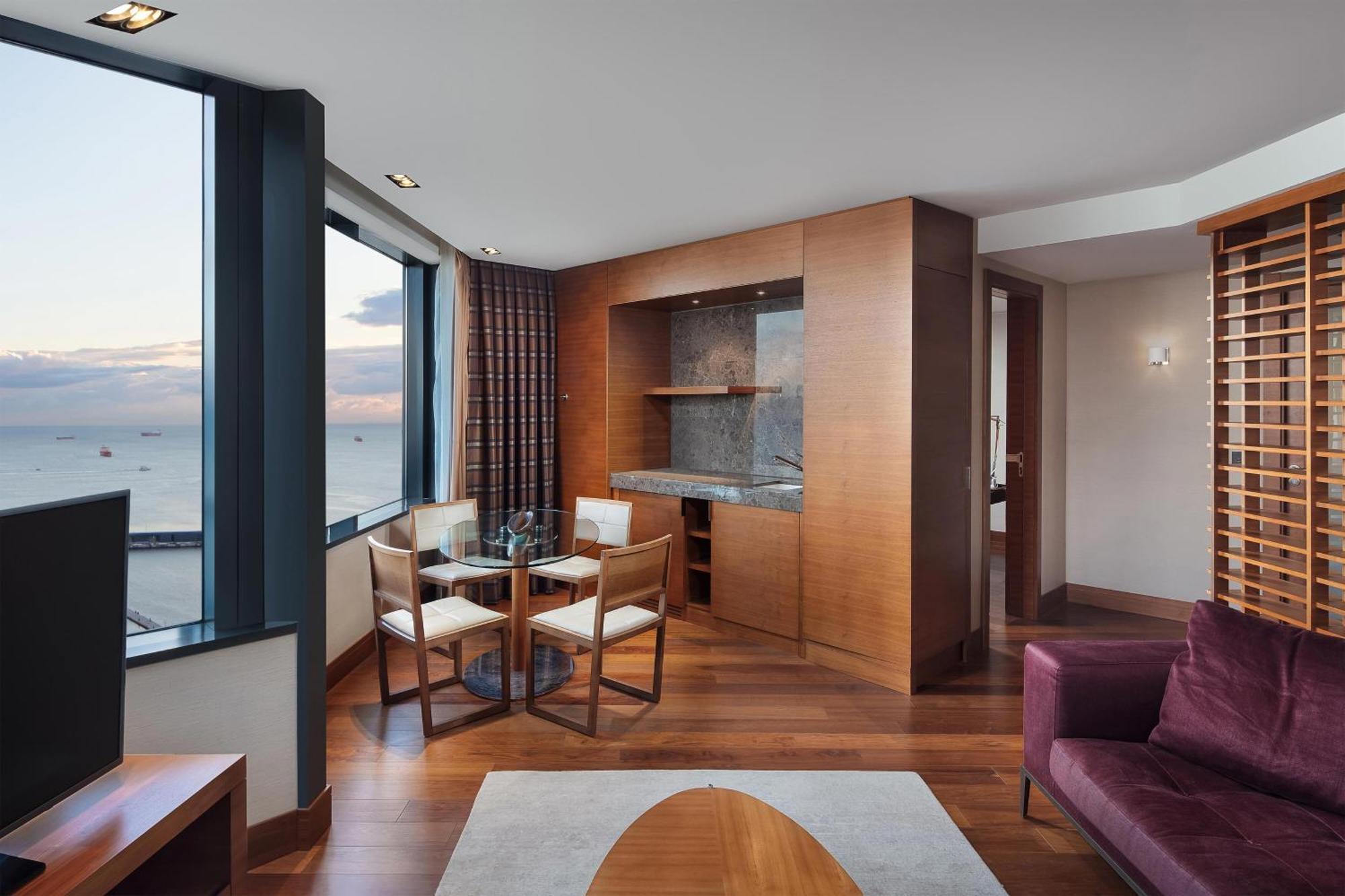 Sheraton Istanbul Atakoy Hotel Istambul Exterior foto A suite at the hotel
