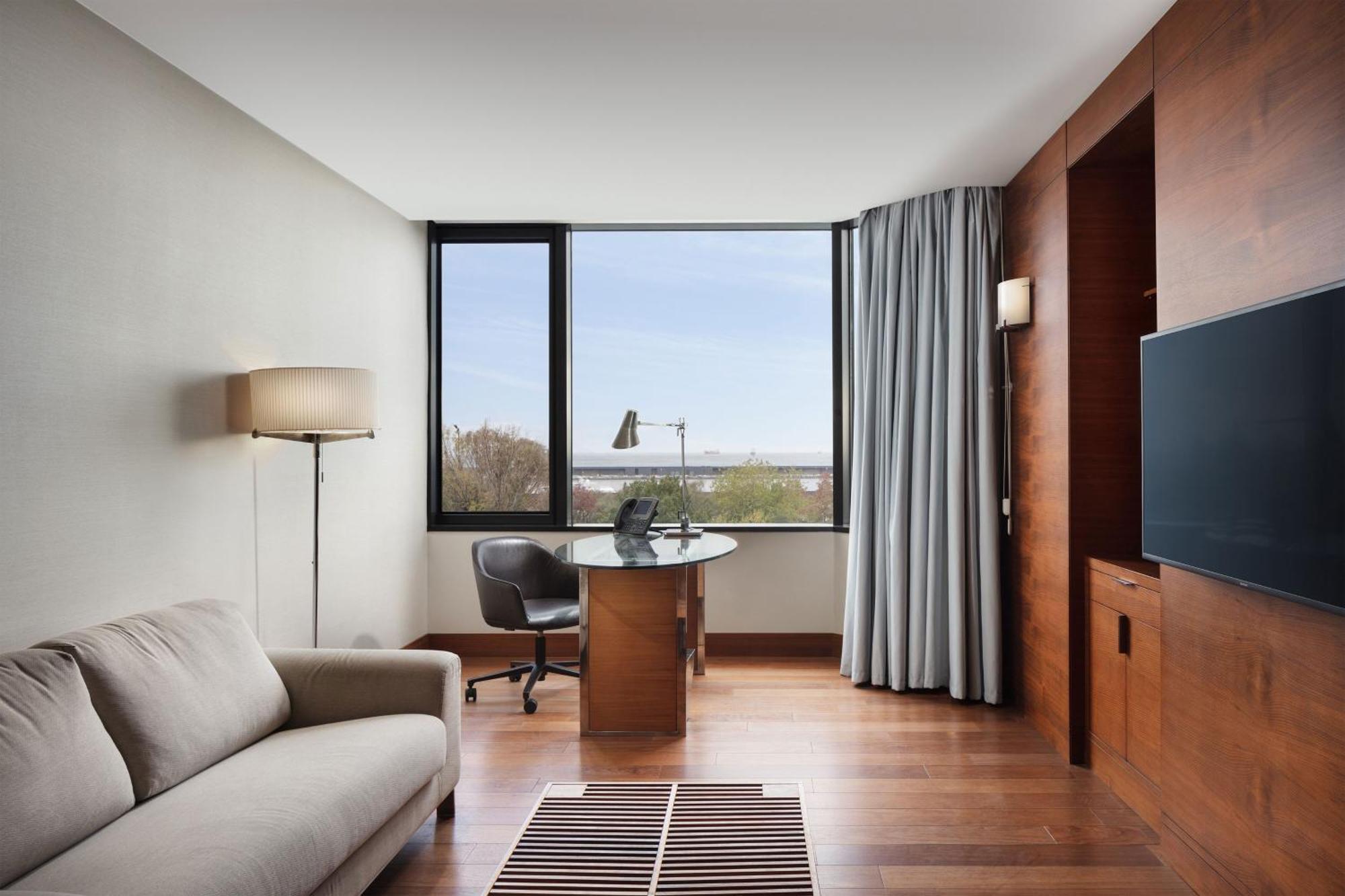 Sheraton Istanbul Atakoy Hotel Istambul Exterior foto A room at the hotel