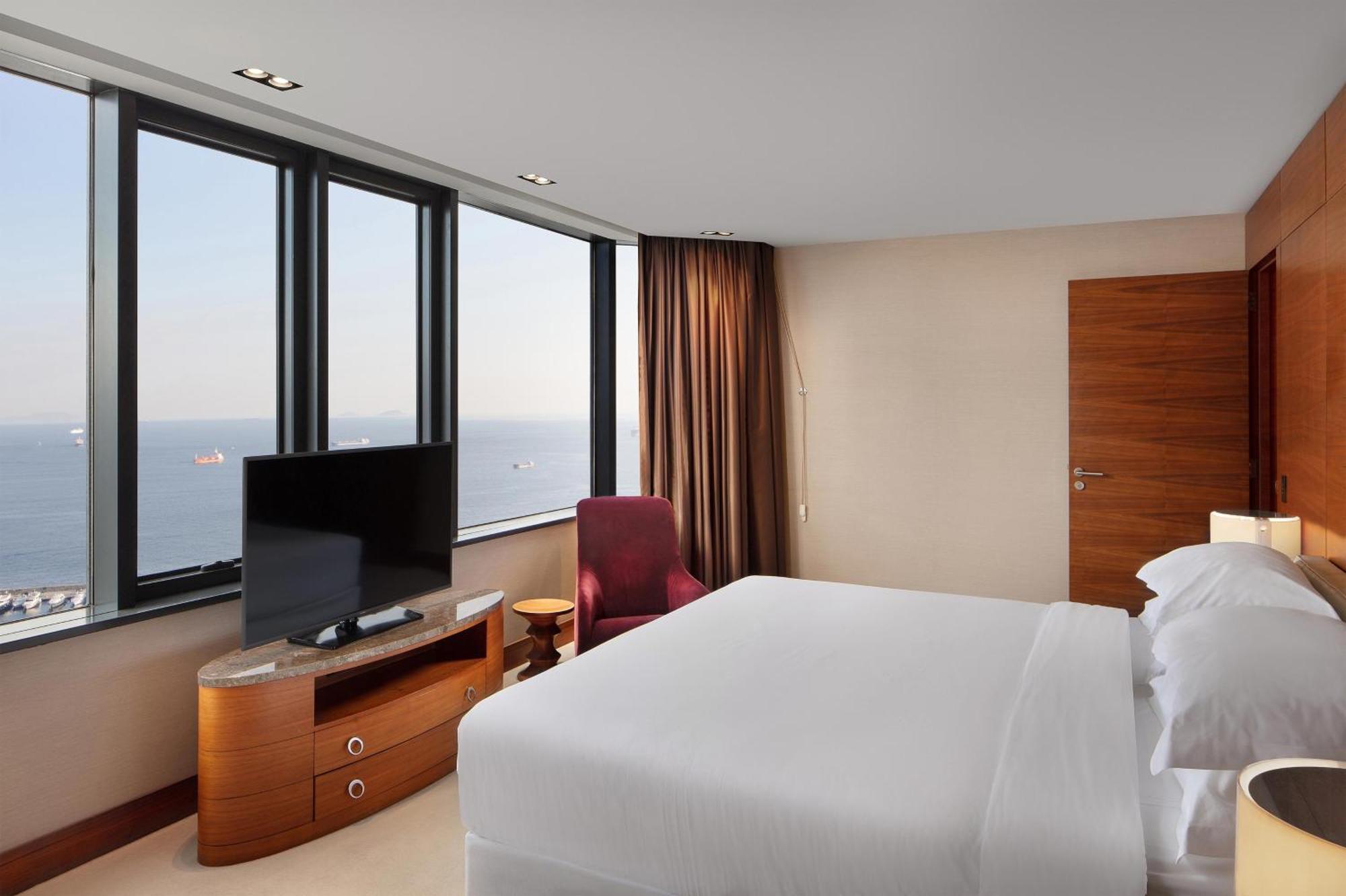 Sheraton Istanbul Atakoy Hotel Istambul Exterior foto A bedroom at the hotel